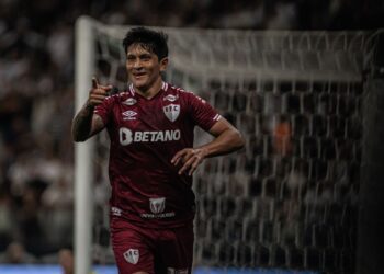 Cano decide e Fluminense derrota Corinthians em Itaquera