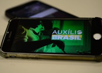Última parcela de outubro do Auxílio Brasil é paga hoje