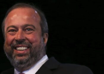 Ministro de Minas e Energia cria secretaria de fomento a energia limpa