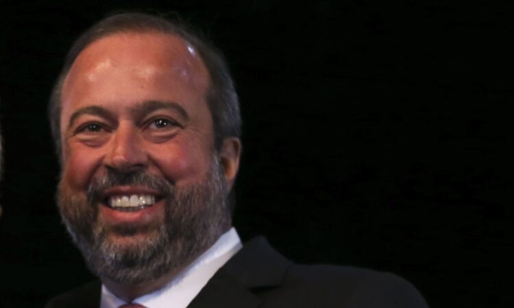 Ministro de Minas e Energia cria secretaria de fomento a energia limpa