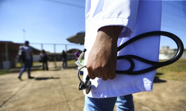 Justiça autoriza recontratação de cubanos do Mais Médicos