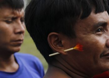 Saúde antecipa vacinação contra covid-19 em terra yanomami
