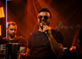 Edu Mendonça tem romantismo e sofrência como apostas musicais
